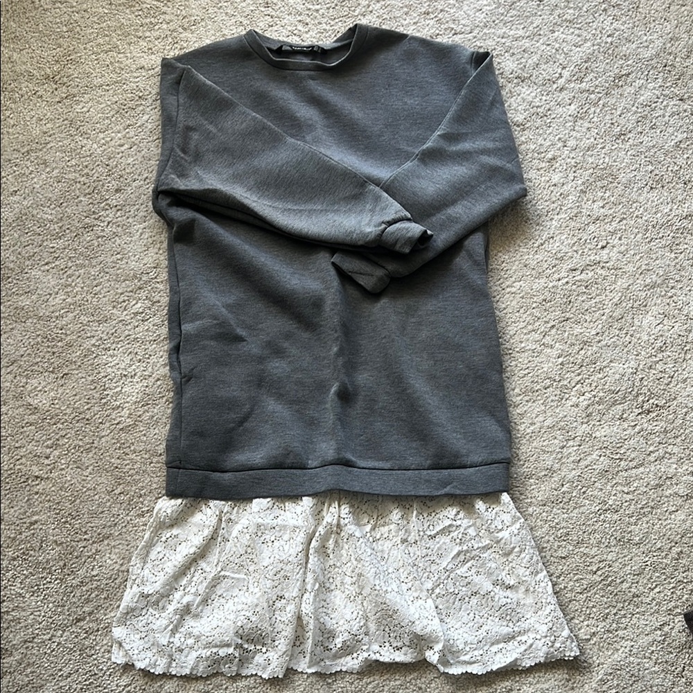 Stylish Gray Sweatshirt with Lace Hem